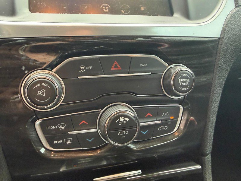 Used 2016 Chrysler 300 Limited image 27