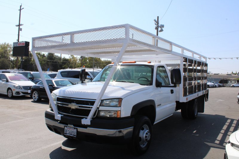 Used 2006 Chevrolet Silverado 3500 2WD Regular Cab image 3