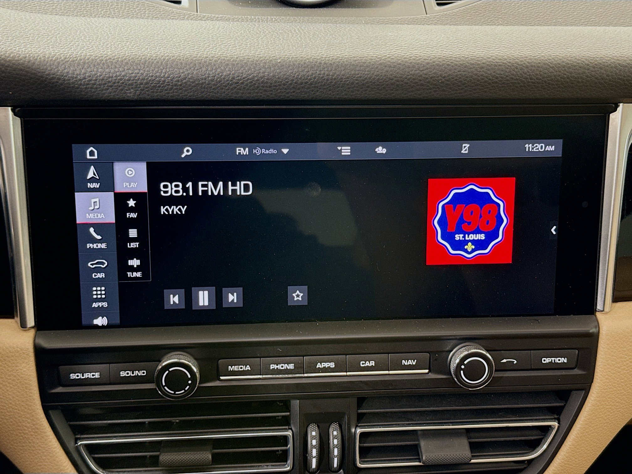 Used 2020 Porsche Macan Base image 15