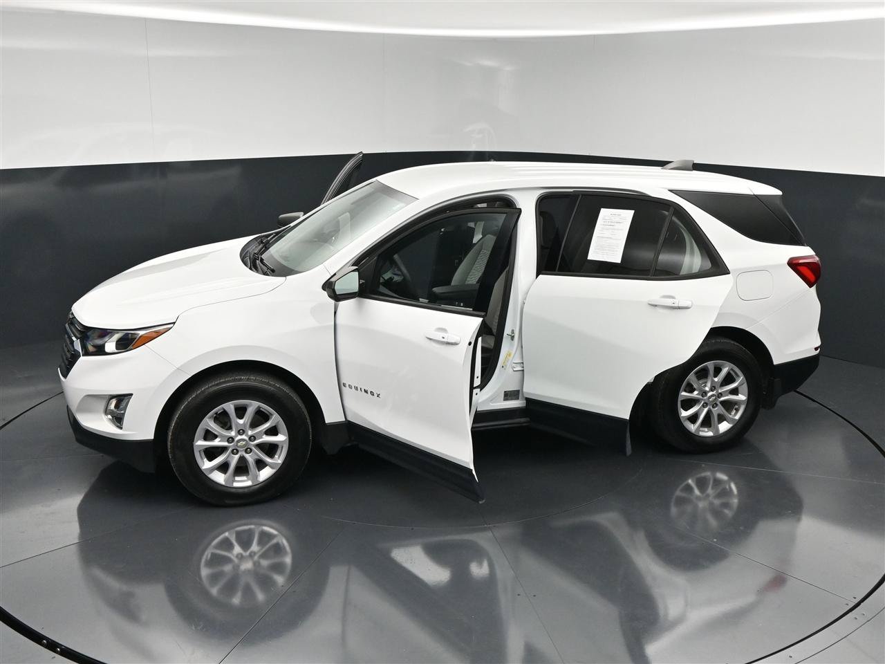 Used 2019 Chevrolet Equinox LS w/ LS Convenience Package AWD/4WD image 37