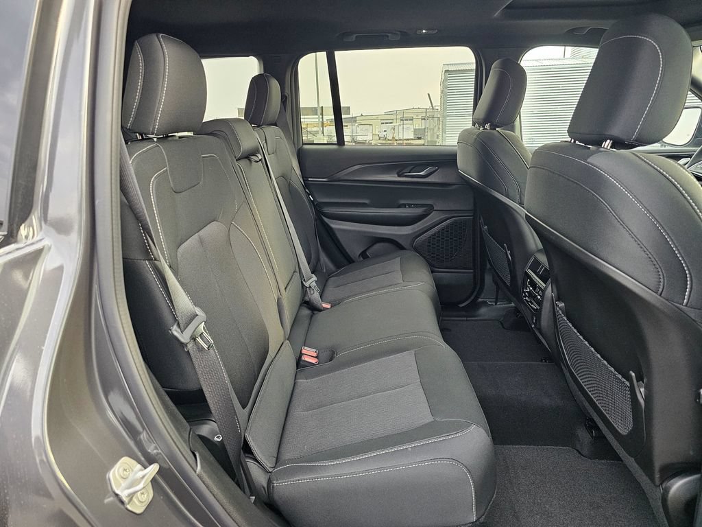 New 2025 Jeep Grand Cherokee Laredo X w/ Luxury Tech Group I AWD/4WD image 13