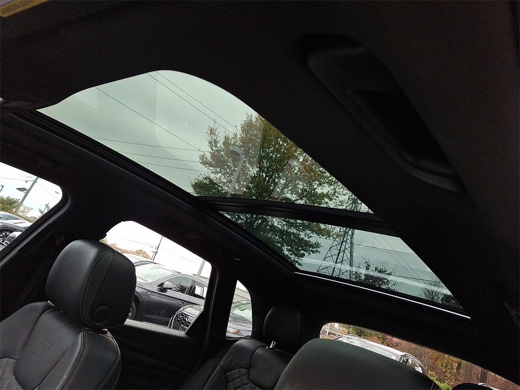 Used 2018 Audi SQ5 Premium Plus w/ Navigation Package image 19