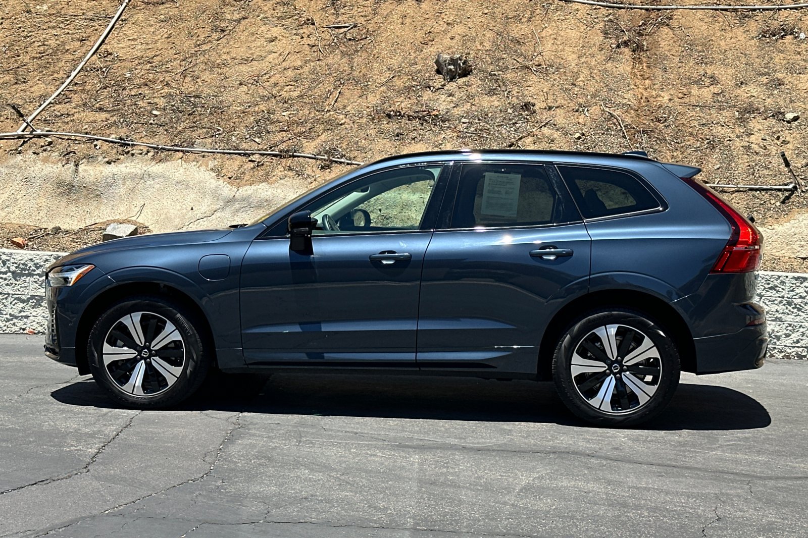 Certified 2024 Volvo XC60 T8 Plus w/ Protection Package Premier AWD/4WD image 8