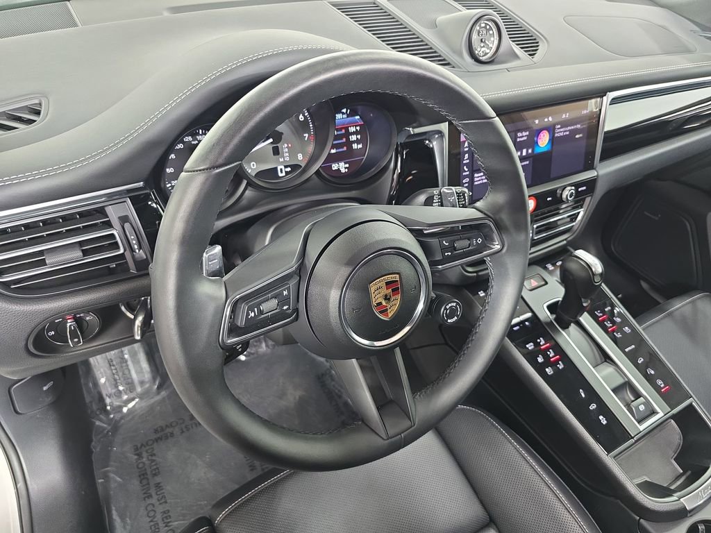 Certified 2025 Porsche Macan S AWD/4WD image 4