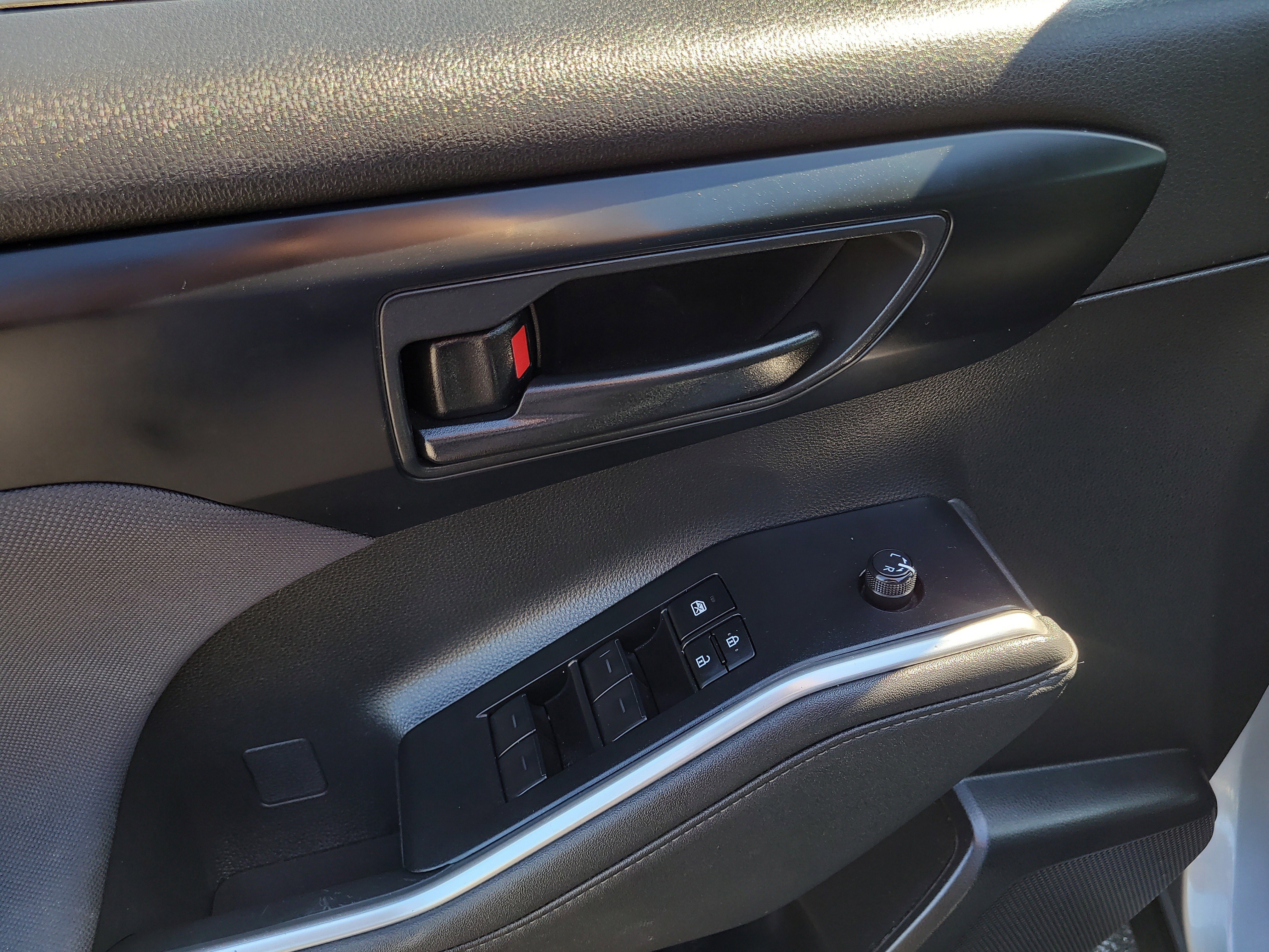 Used 2023 Toyota Highlander LE image 20