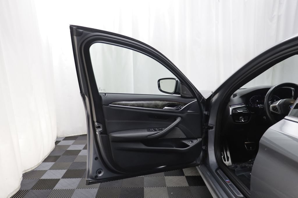 Used 2023 BMW 530i xDrive w/ M Sport Package AWD/4WD image 4