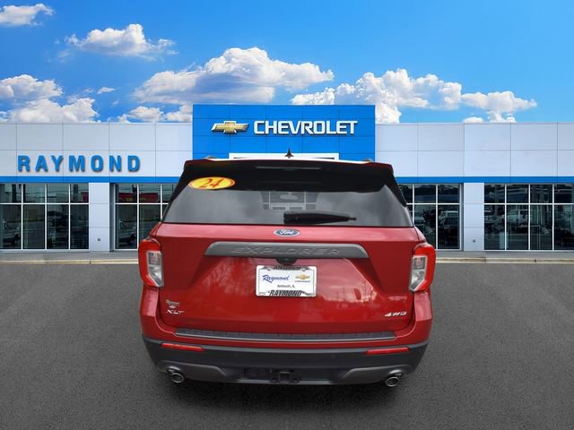 Used 2024 Ford Explorer XLT w/ Equipment Group 202A AWD/4WD image 4
