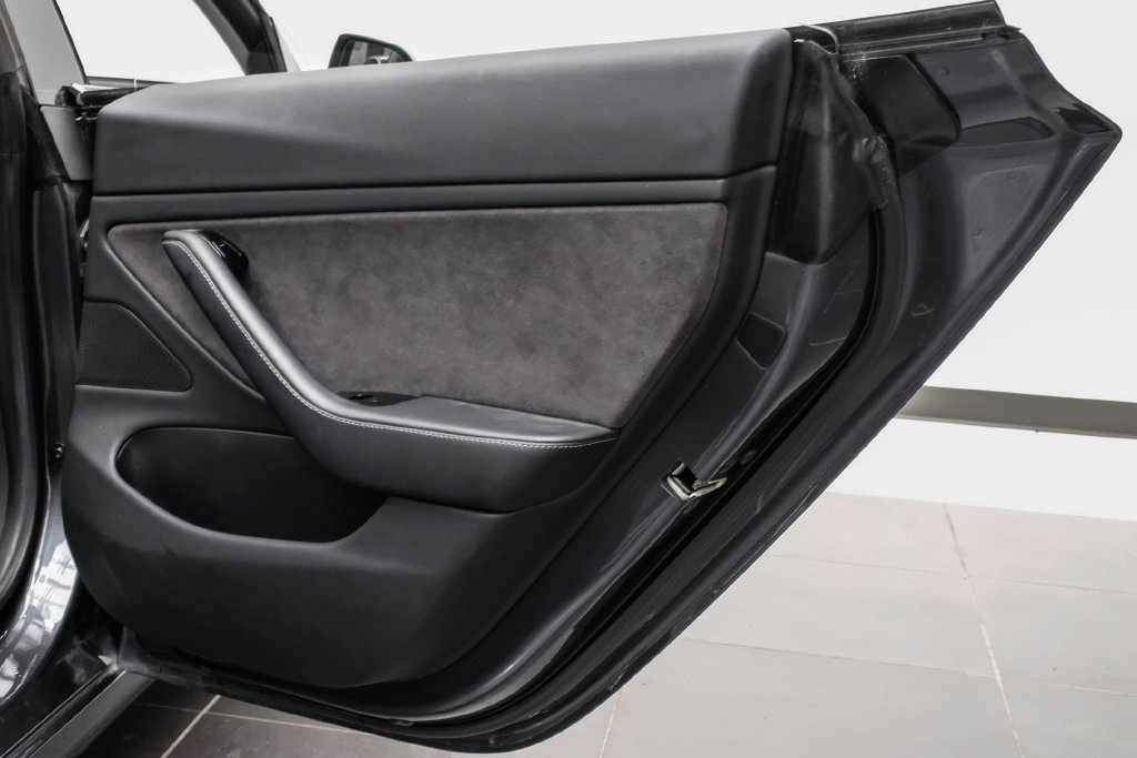 Used 2018 Tesla Model 3 Long Range RWD image 44