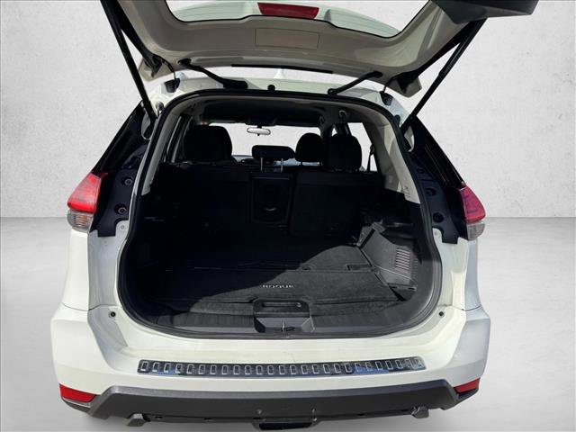 Used 2017 Nissan Rogue SV w/ SV Premium Package image 8