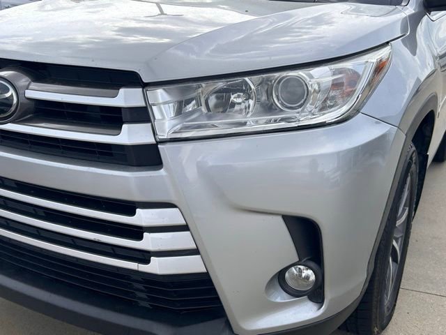 Used 2019 Toyota Highlander XLE FWD image 4