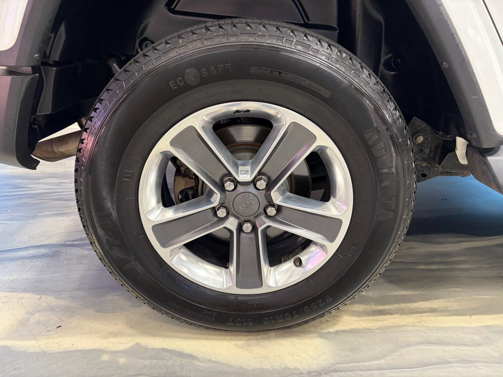 Used 2018 Jeep Wrangler Unlimited Sahara w/ Uconnect 4C Nav & Sound Group image 23