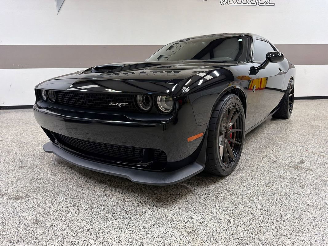 Used 2016 Dodge Challenger SRT Hellcat RWD image 3