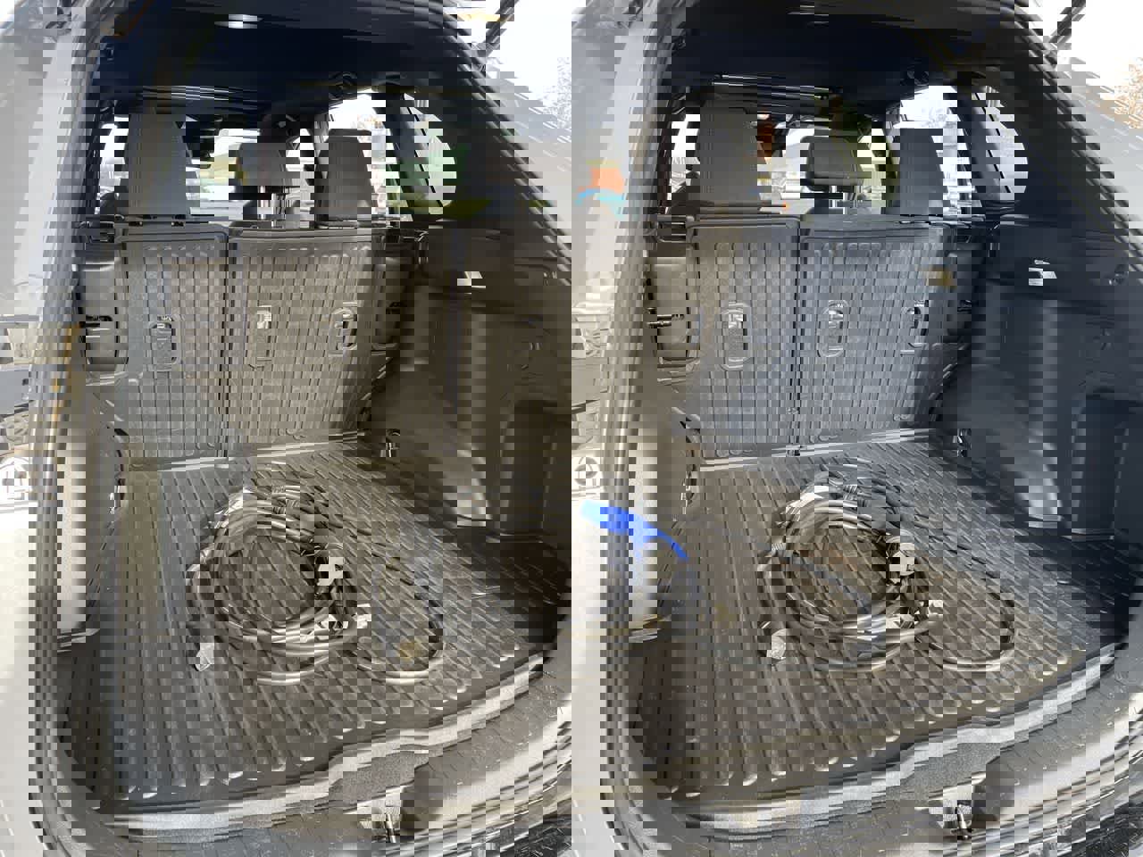 Used 2023 Toyota RAV4 SE image 17