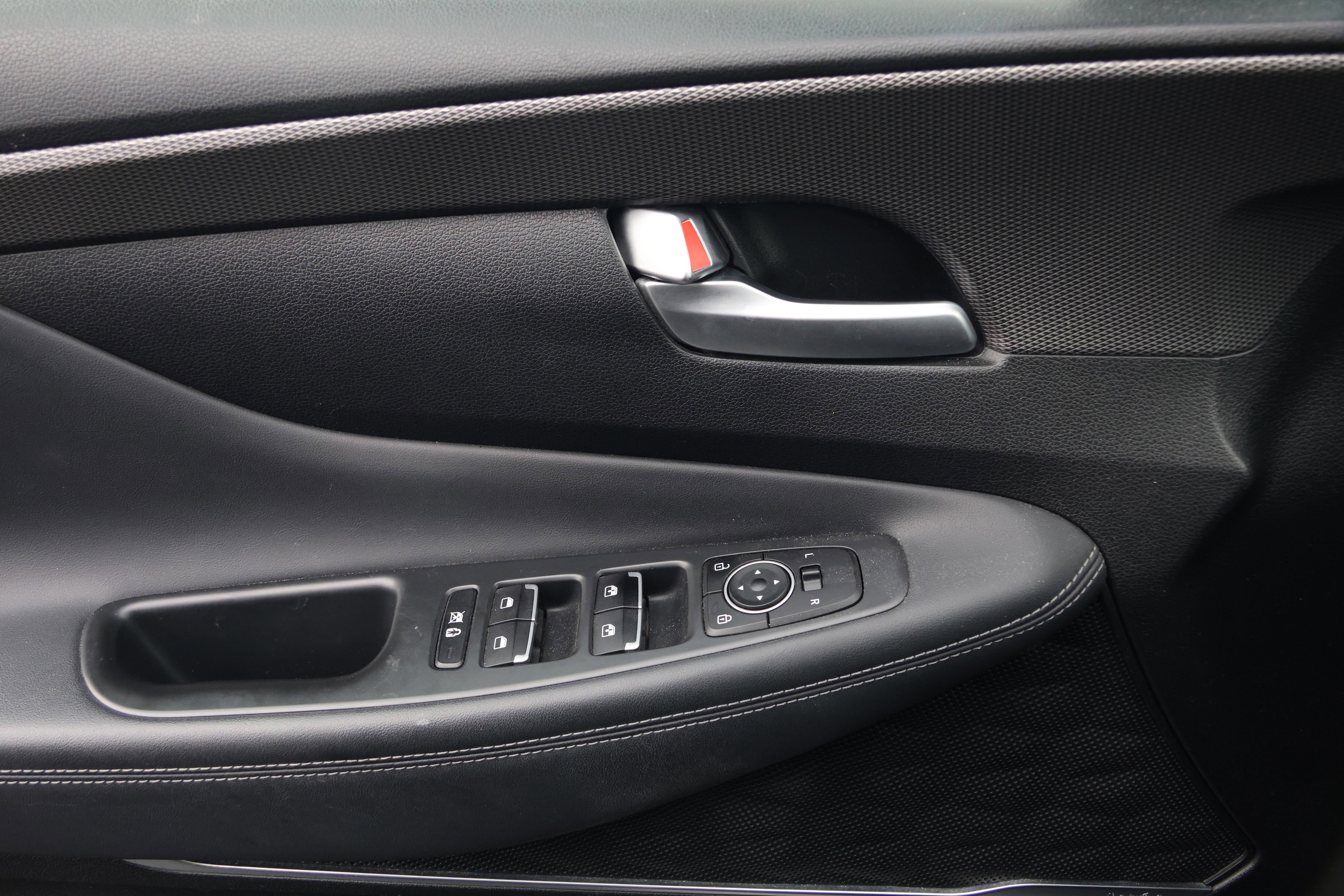 Used 2019 Hyundai Santa Fe Limited image 12