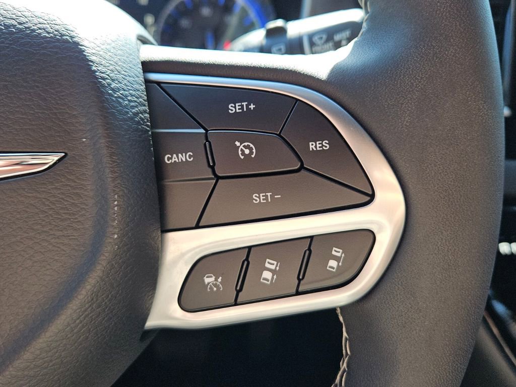 Used 2025 Chrysler Voyager LX FWD image 23