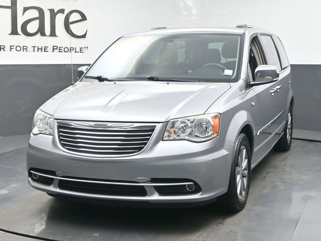 Used 2014 Chrysler Town & Country Touring-L image 7