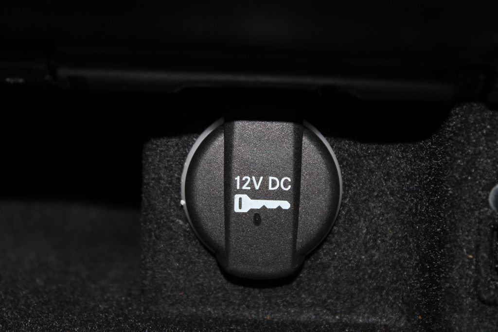 Used 2023 Chrysler 300 Touring AWD/4WD image 40