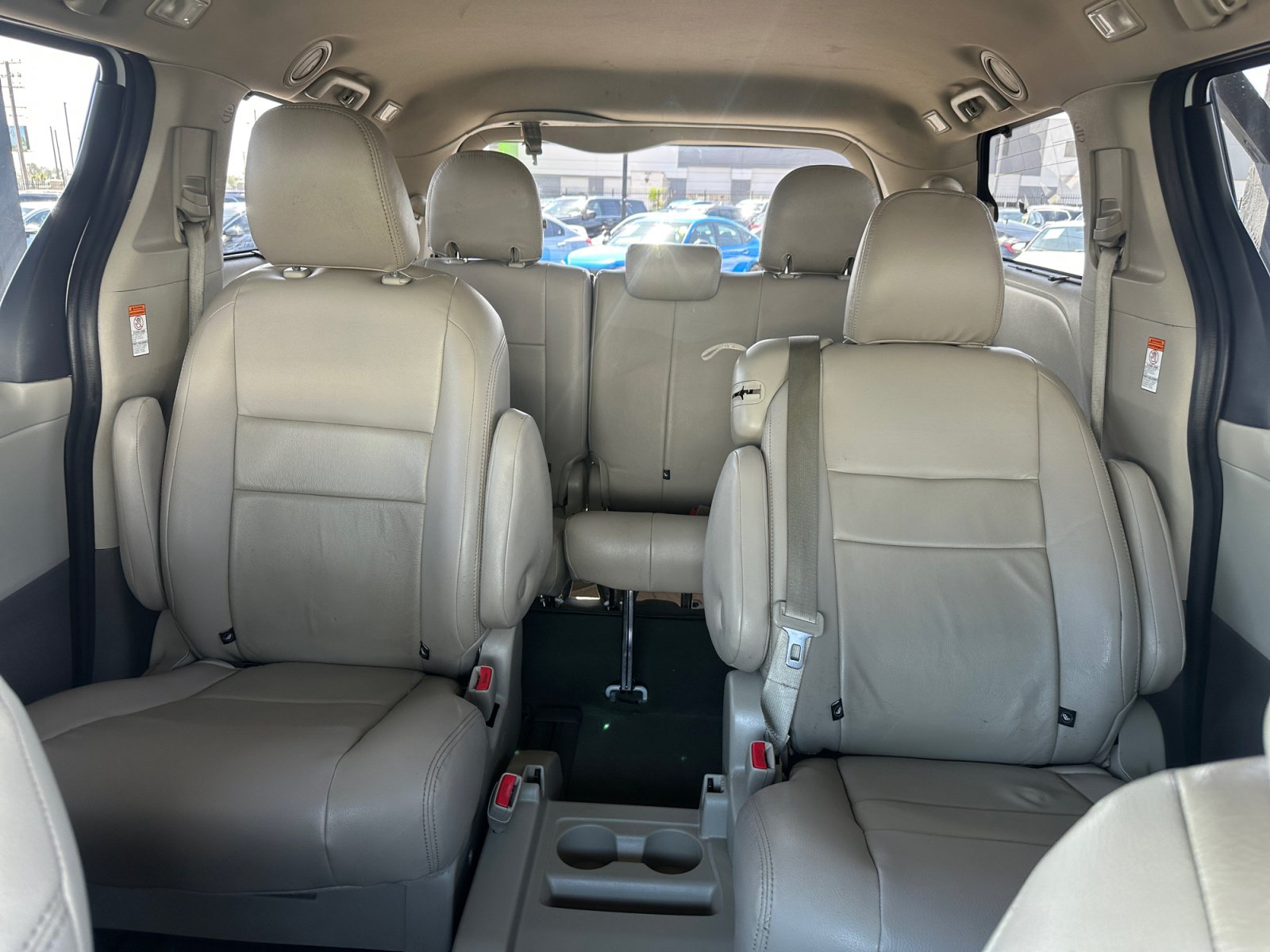 Used 2020 Toyota Sienna LE w/ Carpet Mat Package FWD image 24