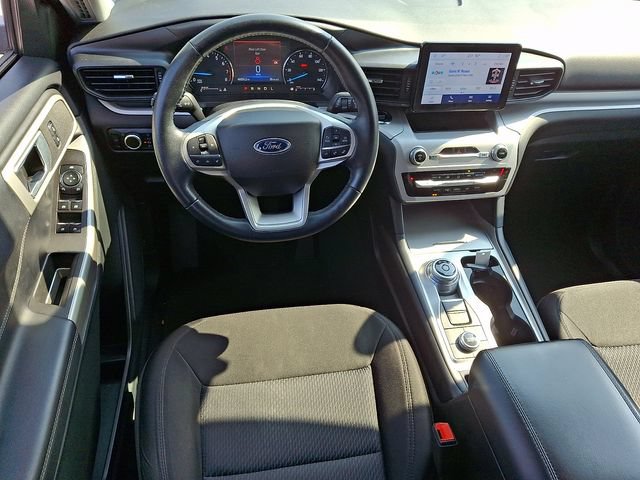 Used 2023 Ford Explorer XLT AWD/4WD image 2