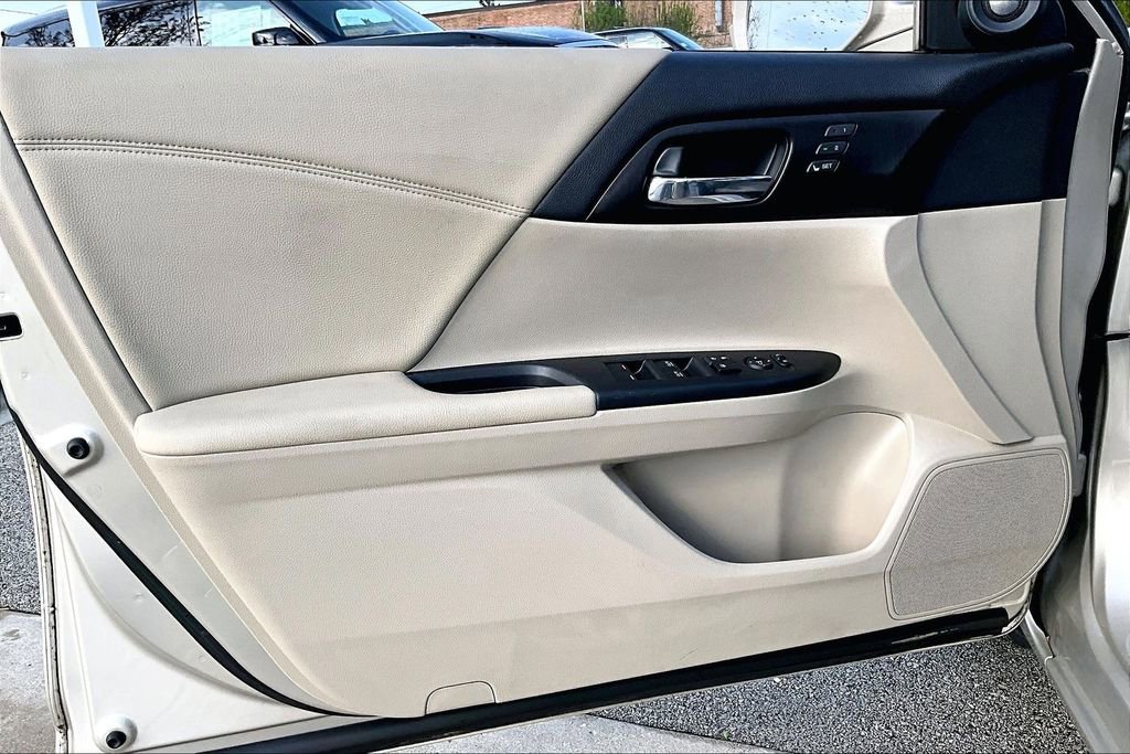Used 2015 Honda Accord EX-L image 14