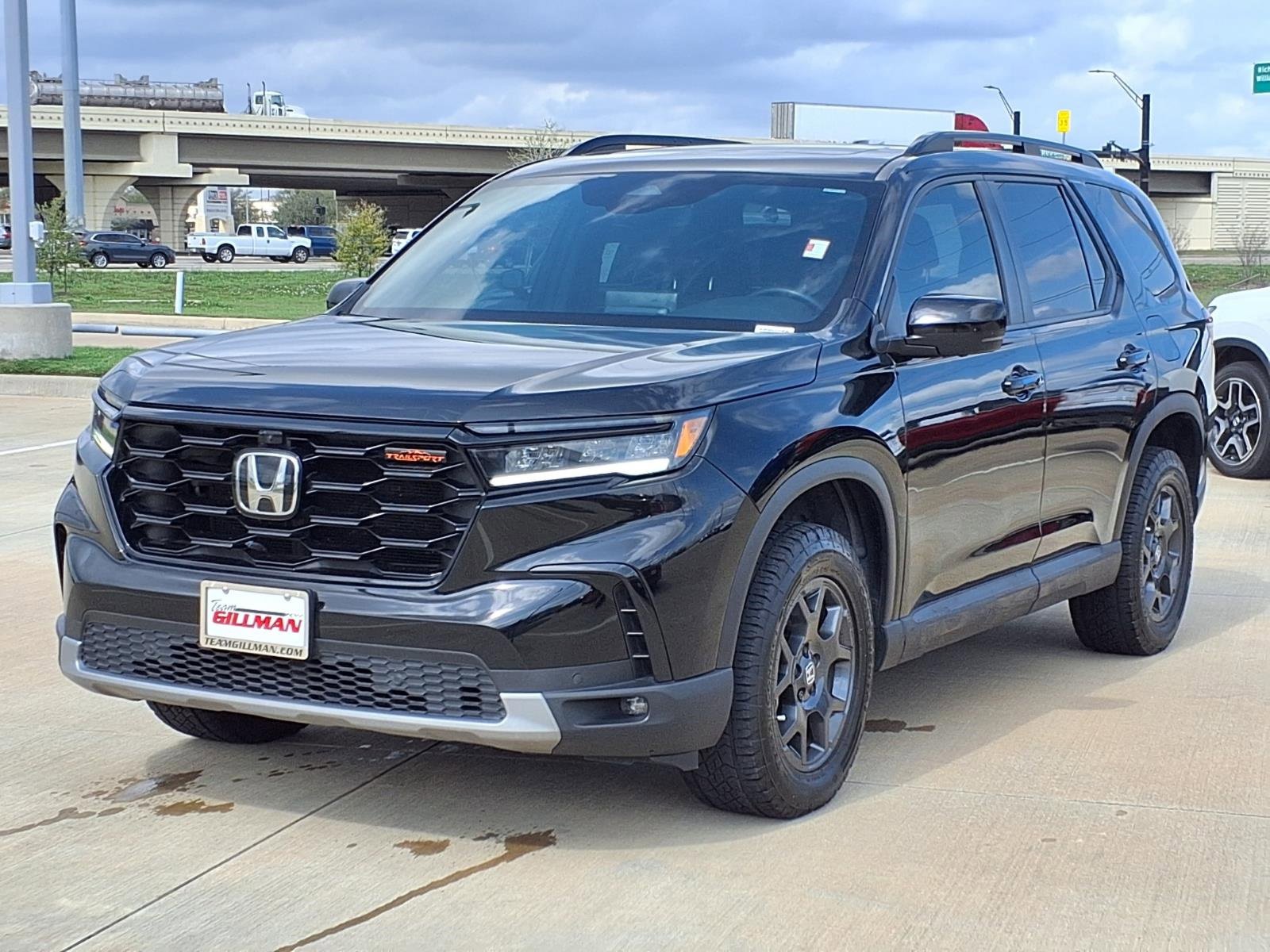 Used 2025 Honda Pilot TrailSport image 4