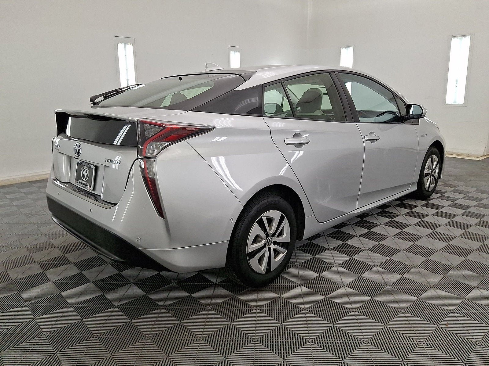 Used 2017 Toyota Prius Four FWD image 17
