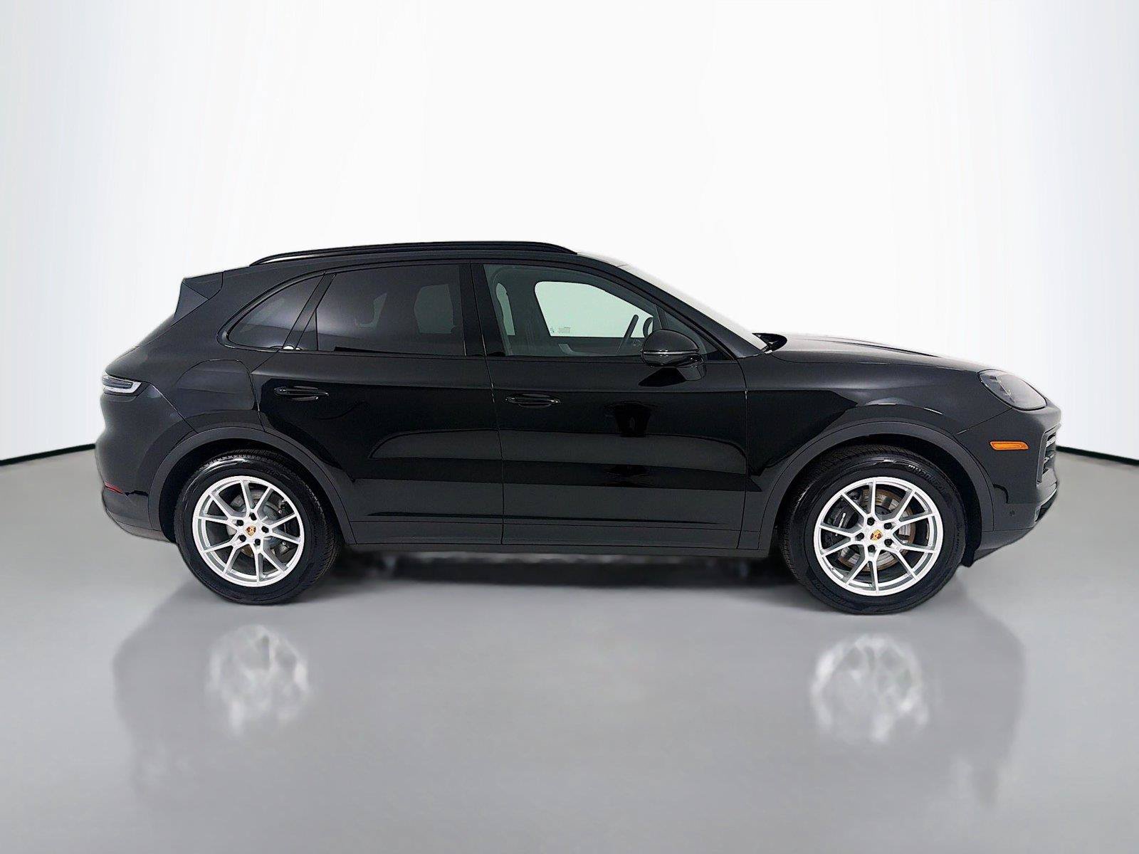 Certified 2025 Porsche Cayenne AWD/4WD image 27