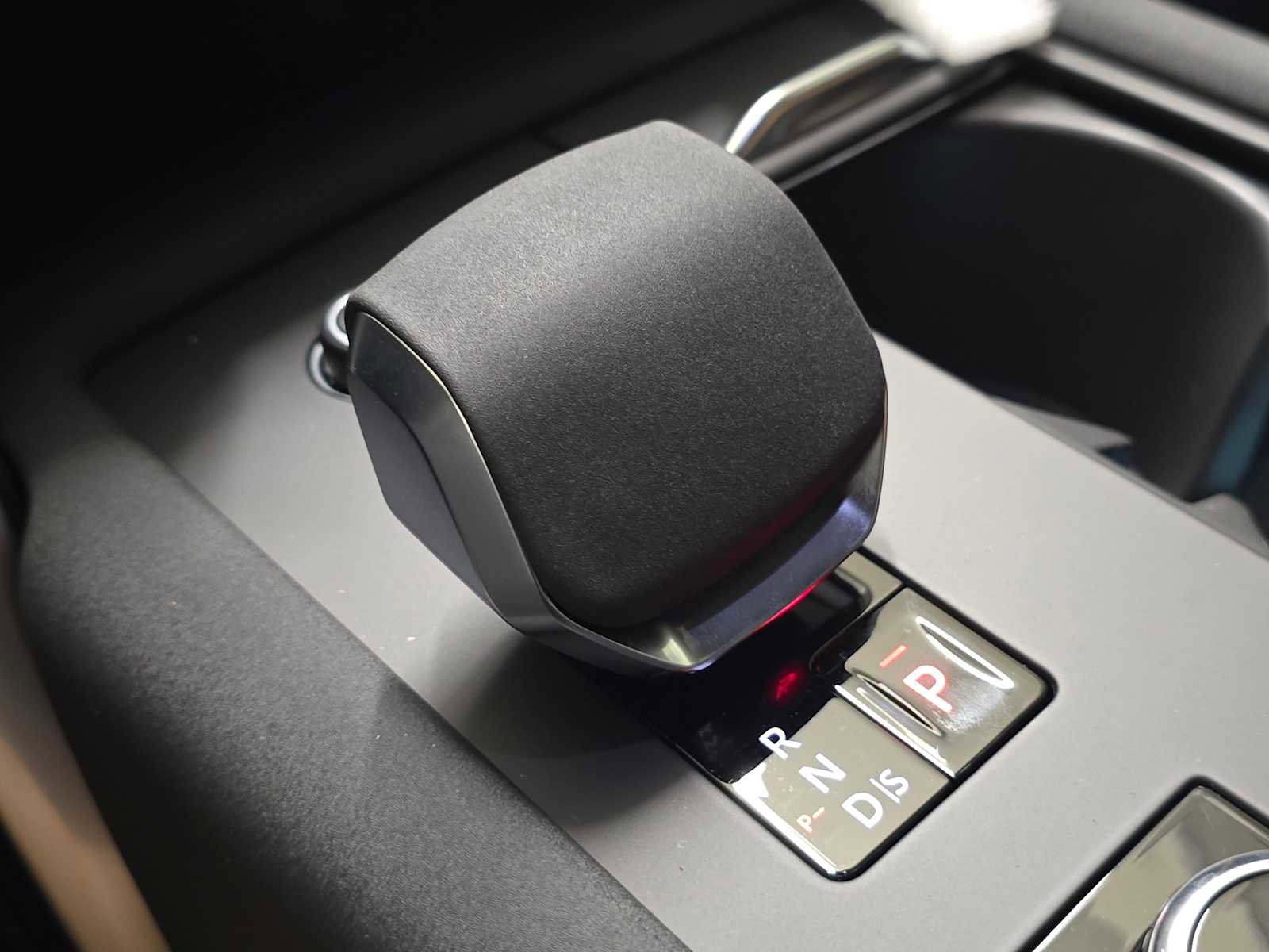 New 2025 Land Rover Discovery Dynamic SE image 32