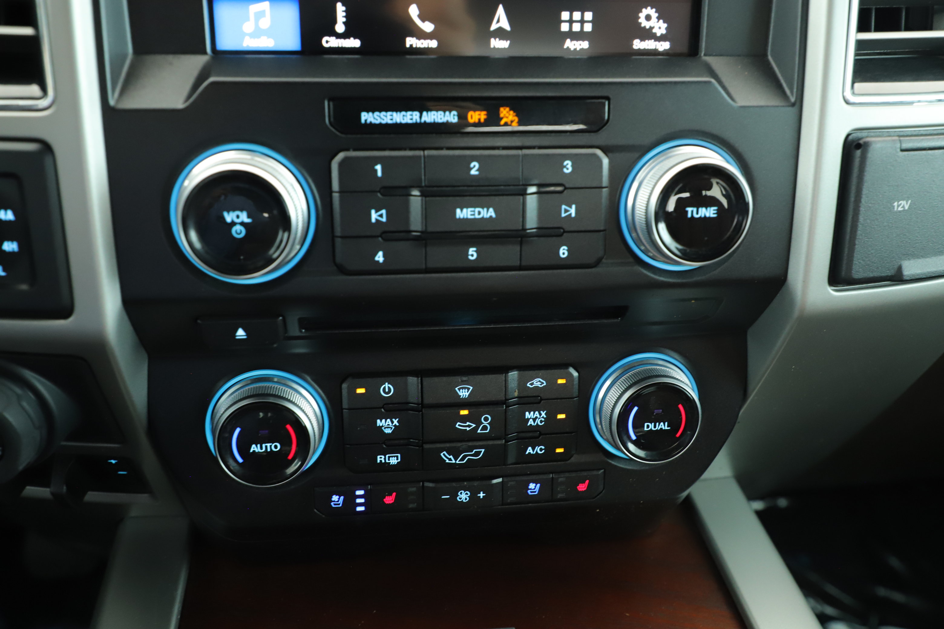 Used 2018 Ford F150 King Ranch w/ Equipment Group 601A Luxury AWD/4WD image 22