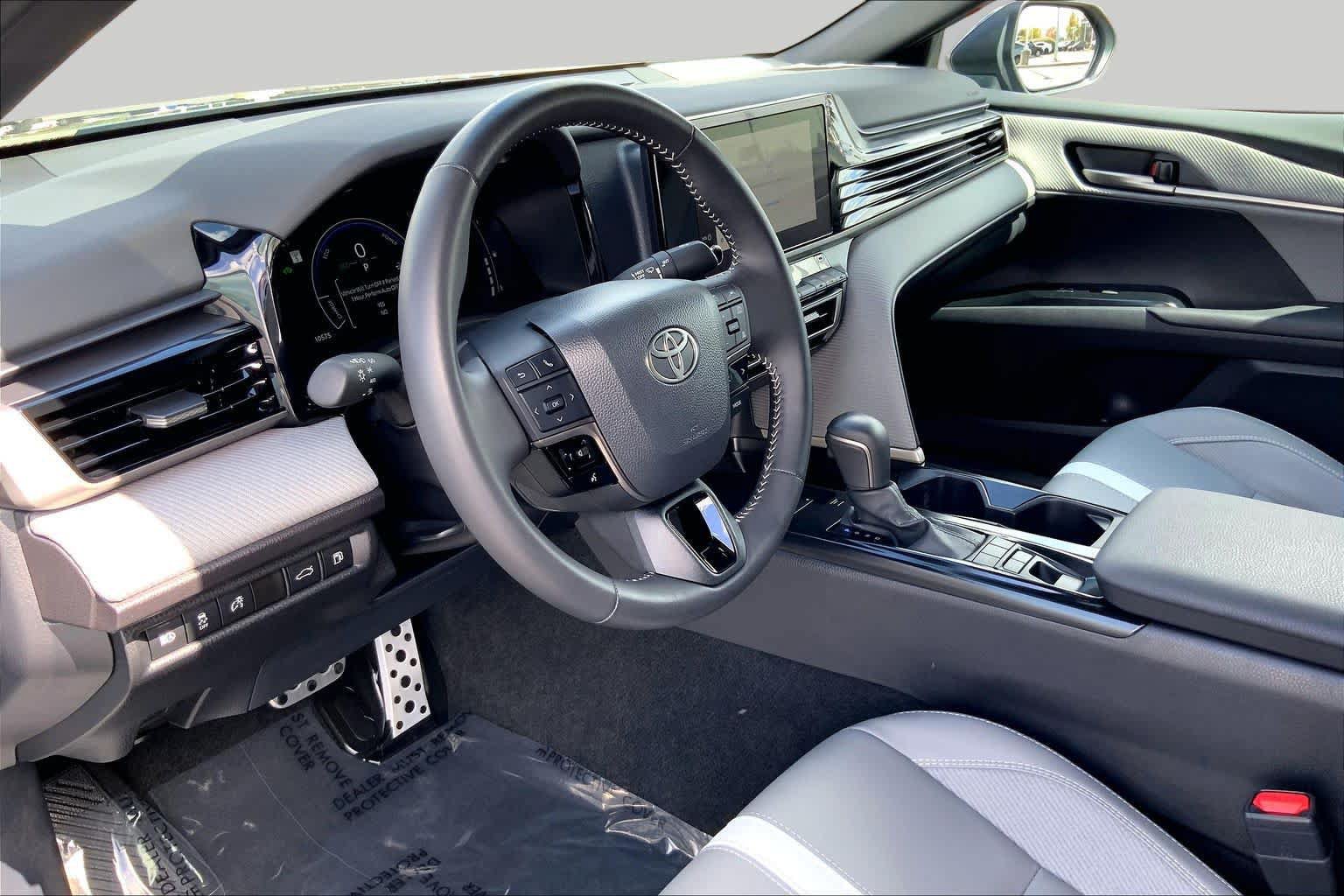Used 2026 Toyota Camry SE FWD image 17