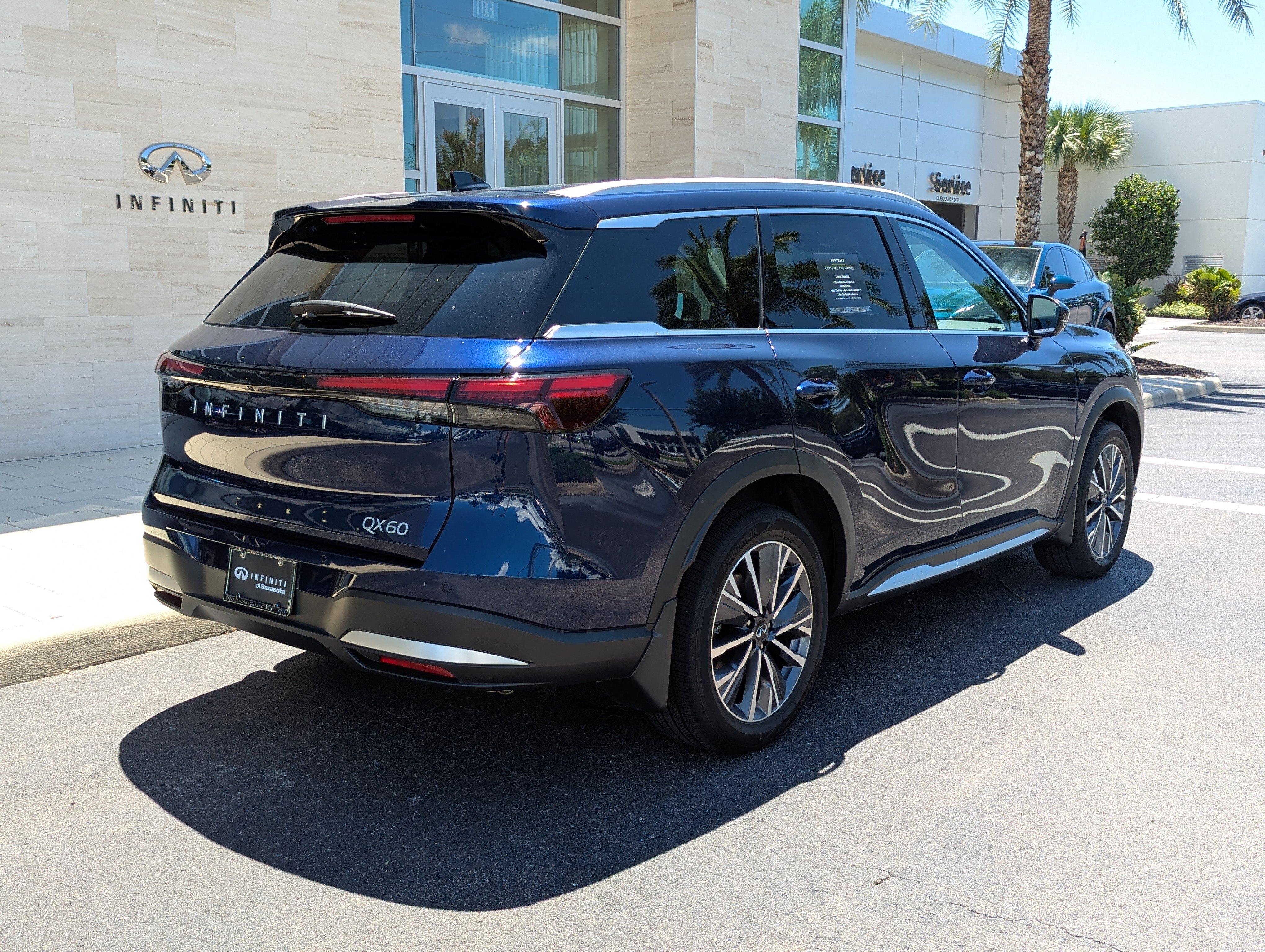 Certified 2026 INFINITI QX60 Luxe w/ Cargo Package FWD image 4