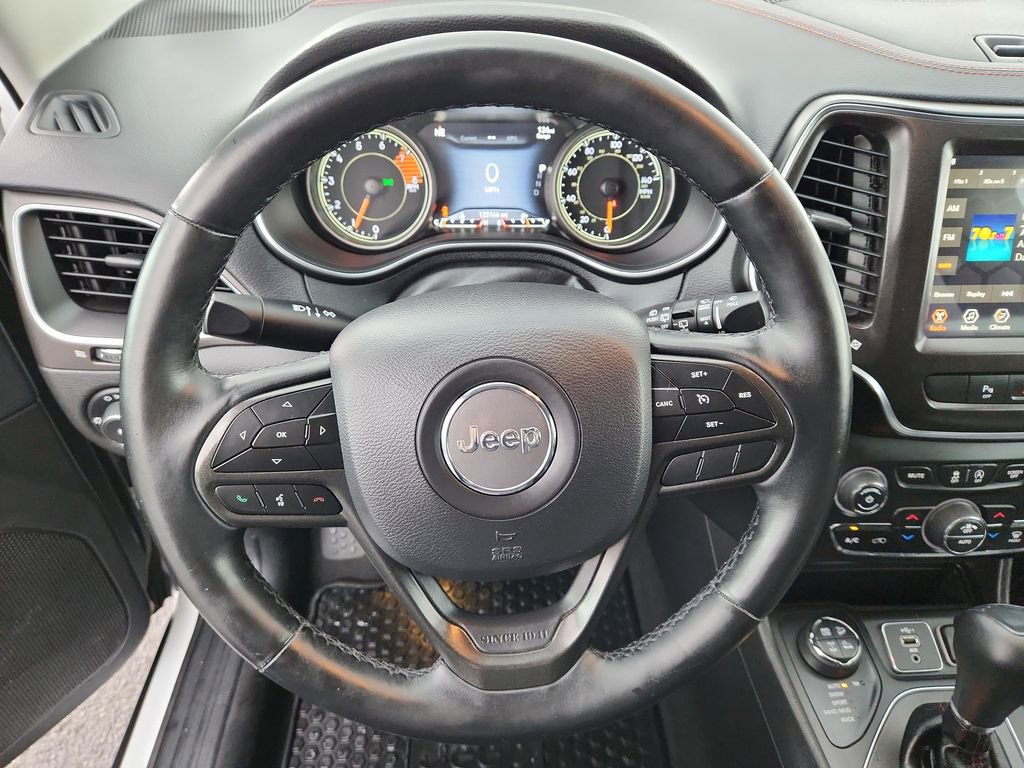 Used 2019 Jeep Cherokee Trailhawk w/ Cold Weather Group image 17