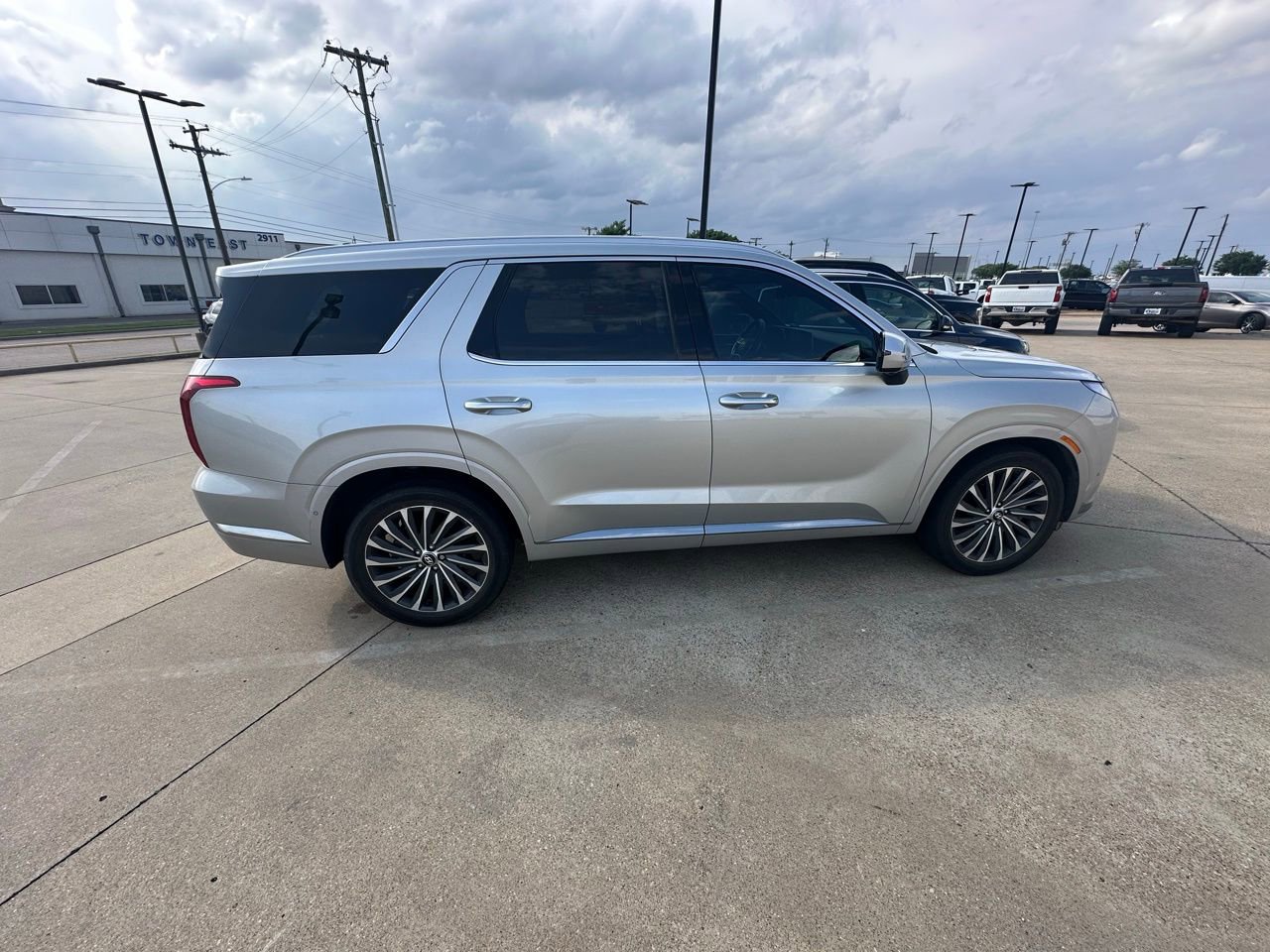 Used 2023 Hyundai Palisade Calligraphy w/ Cargo Package image 4