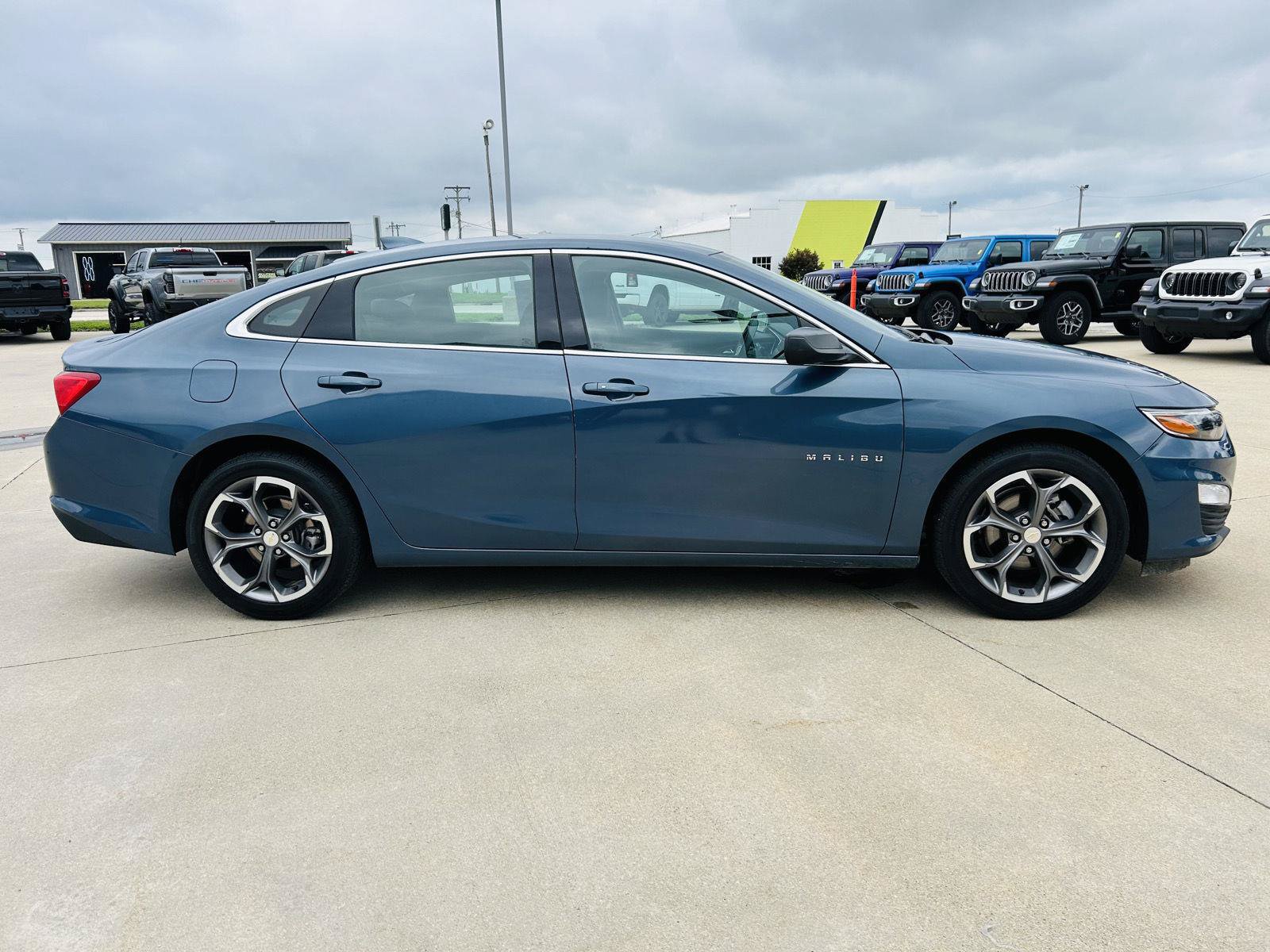 Used 2024 Chevrolet Malibu LT FWD image 36