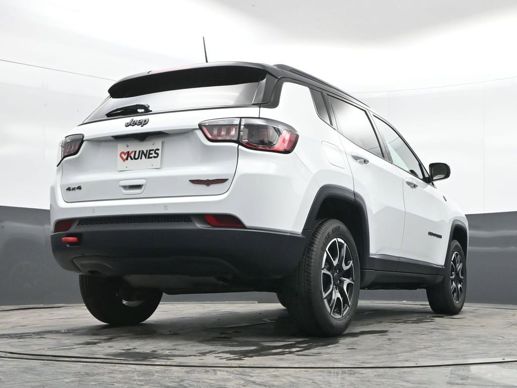 Used 2025 Jeep Compass Trailhawk image 44