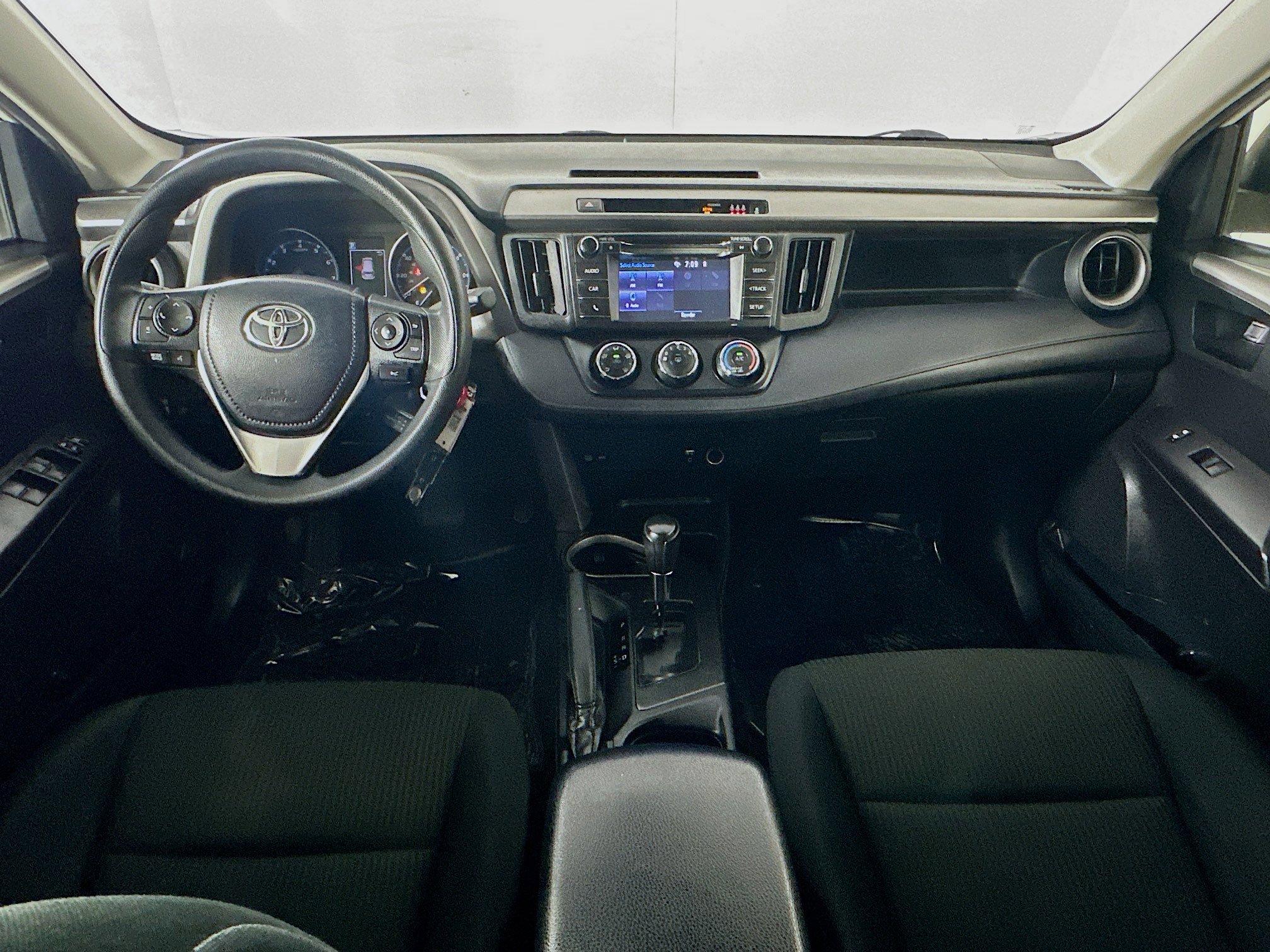 Used 2017 Toyota RAV4 LE FWD image 25