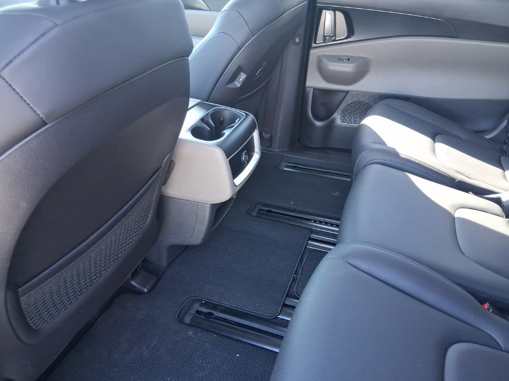 Certified 2026 Kia Carnival FWD image 17