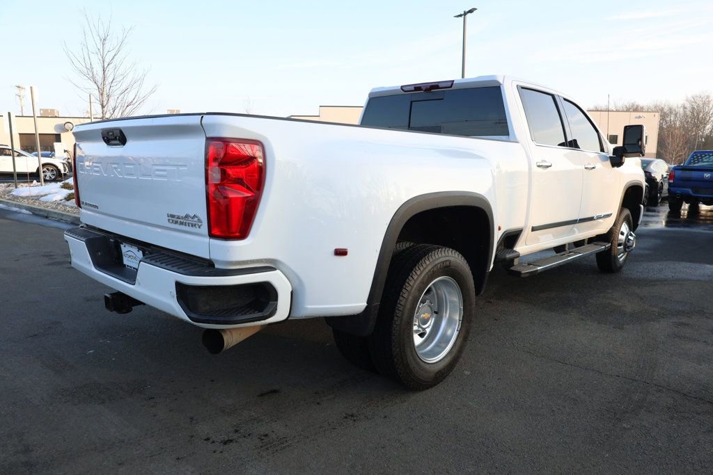 Used 2024 Chevrolet Silverado 3500 High Country w/ High Country Premium Package image 5