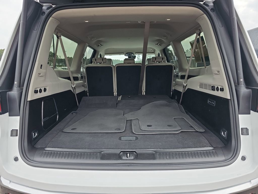 Used 2024 Jeep Wagoneer L Series II image 17