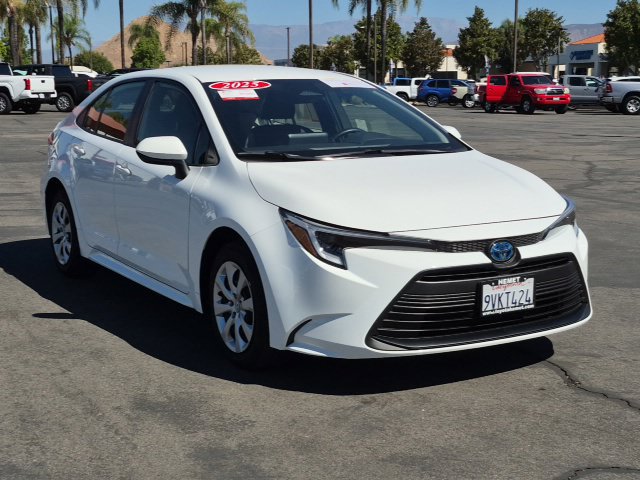 Used 2025 Toyota Corolla LE FWD image 3