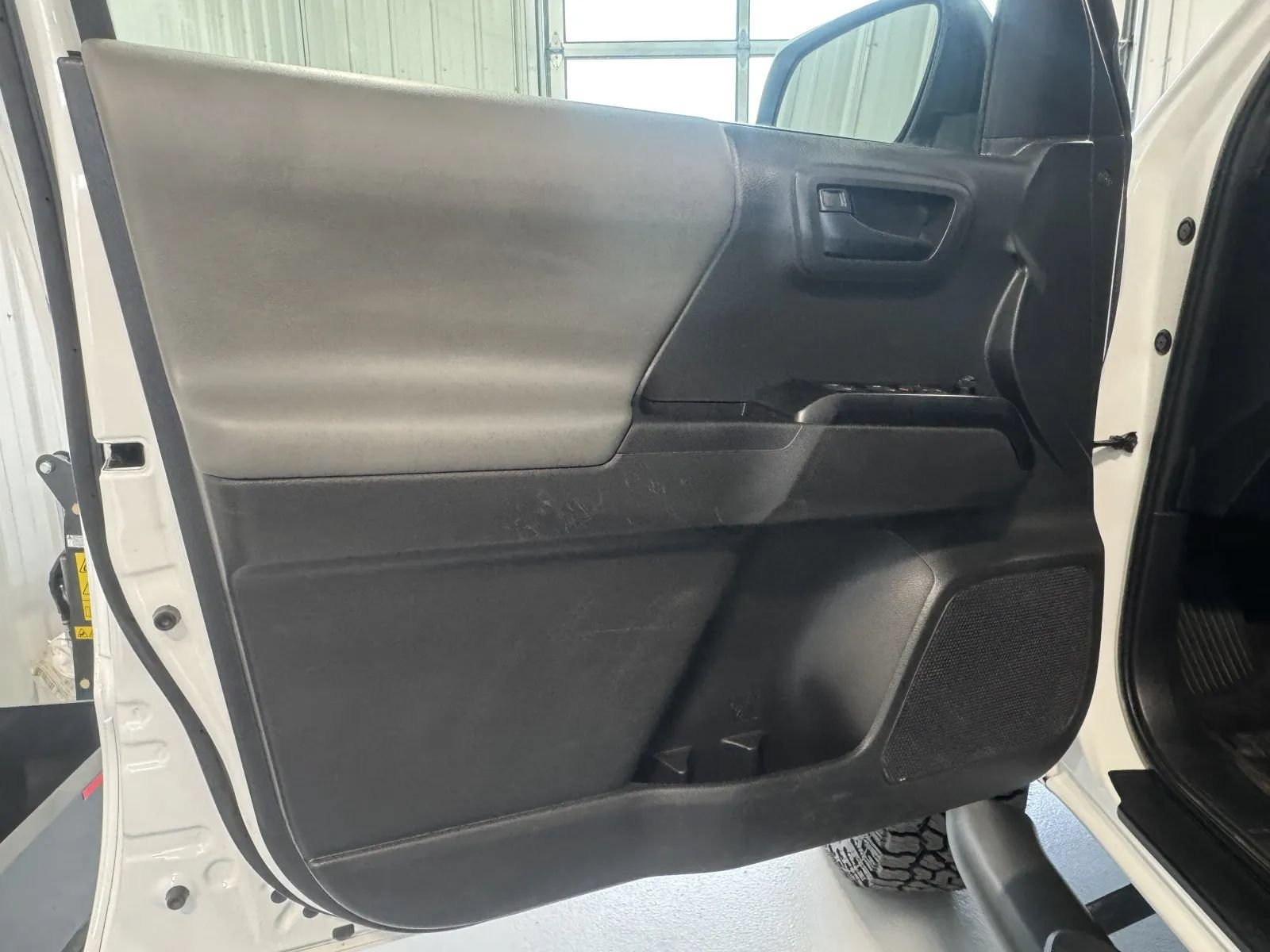 Used 2023 Toyota Tacoma SR AWD/4WD image 9