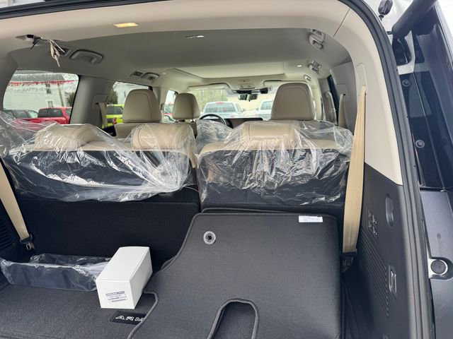 New 2026 Nissan Armada Platinum image 9