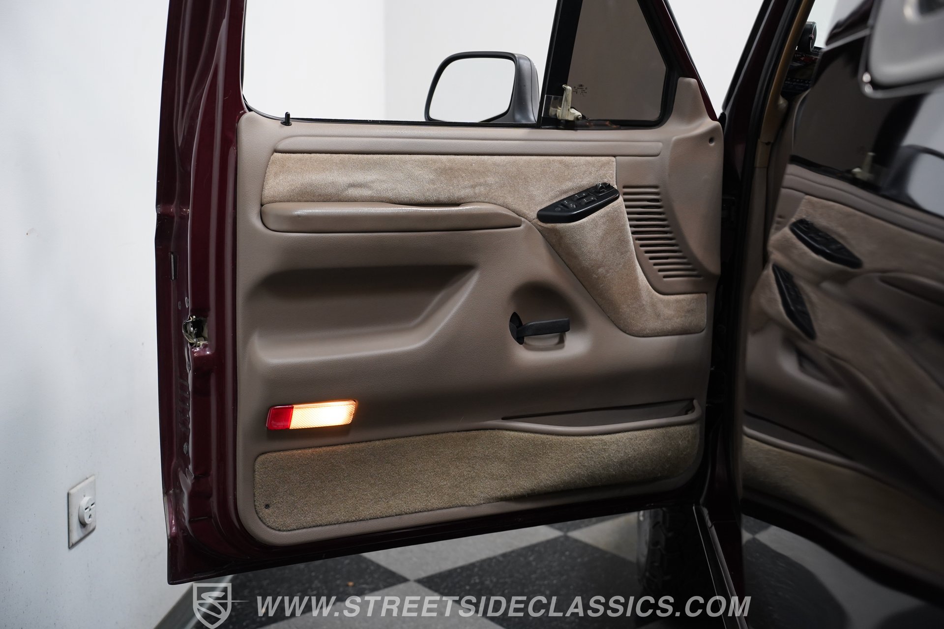 Used 1996 Ford Bronco Eddie Bauer AWD/4WD image 36