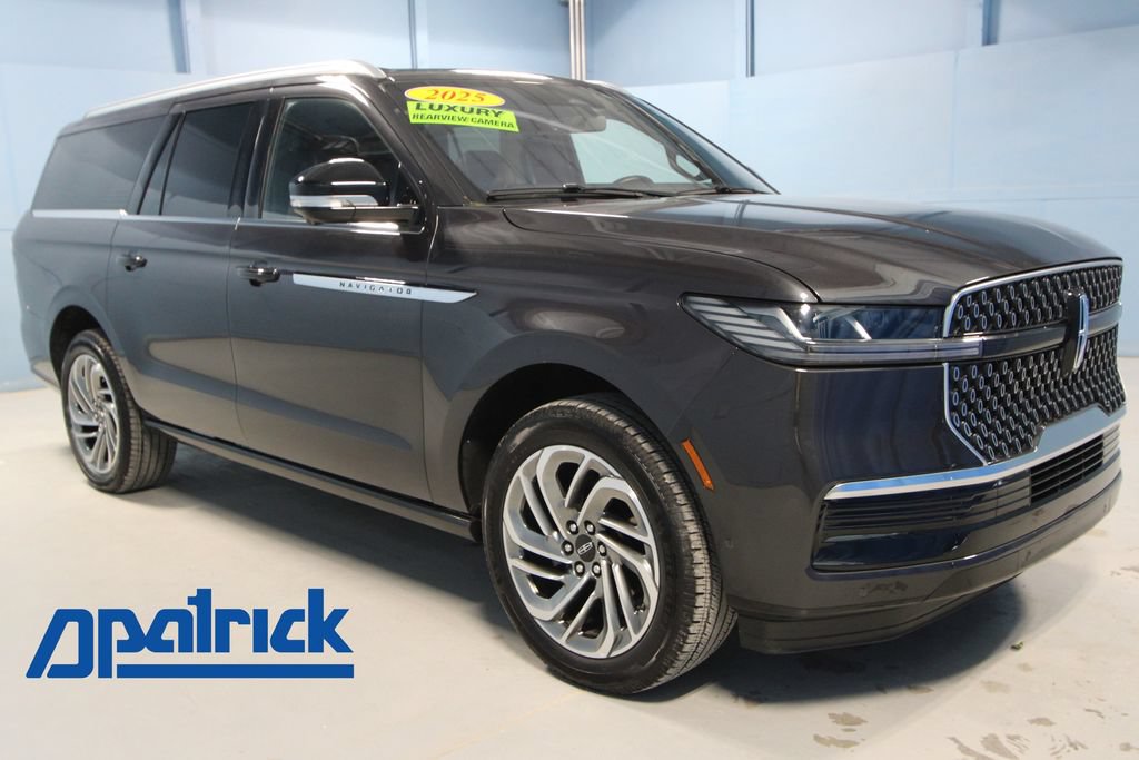Used 2025 Lincoln Navigator L Reserve AWD/4WD image 1