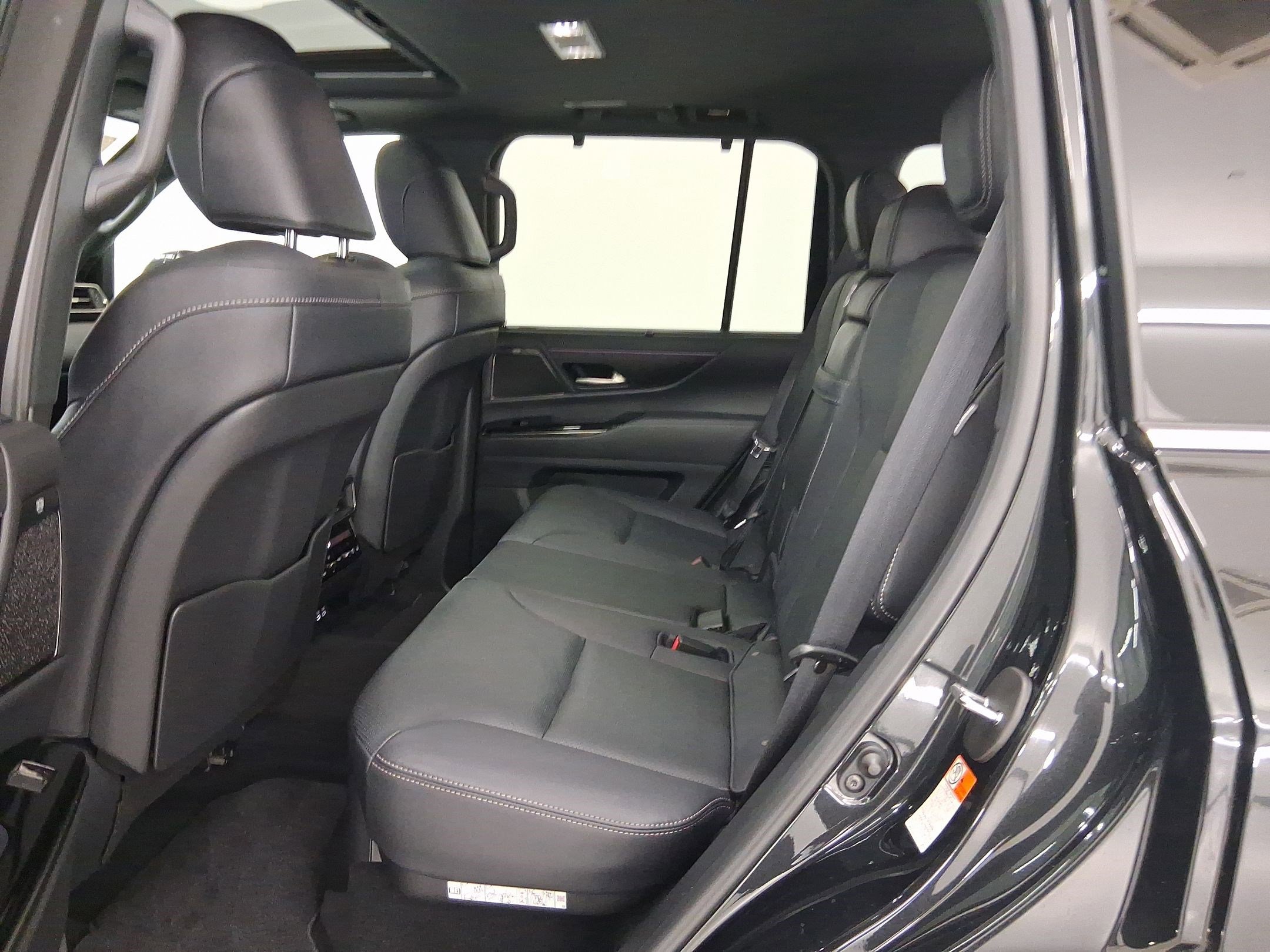 Certified 2025 Lexus LX 600 4WD w/ Luxury Package image 13