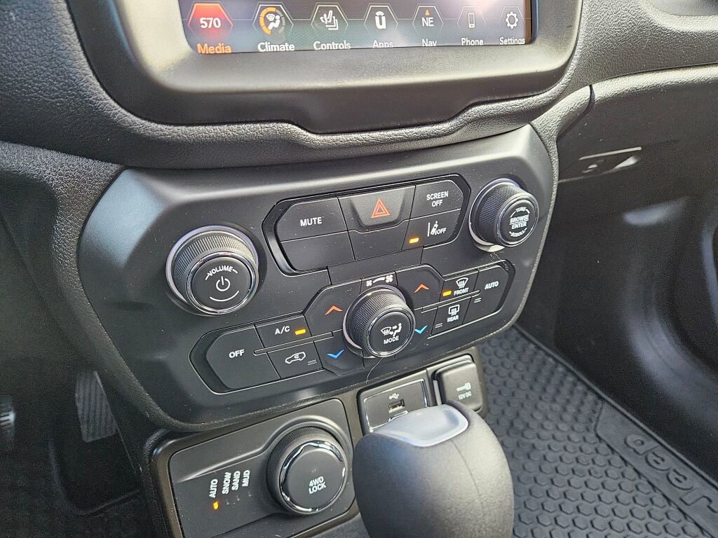 Used 2023 Jeep Renegade Altitude w/ Sun/Sound Group image 22