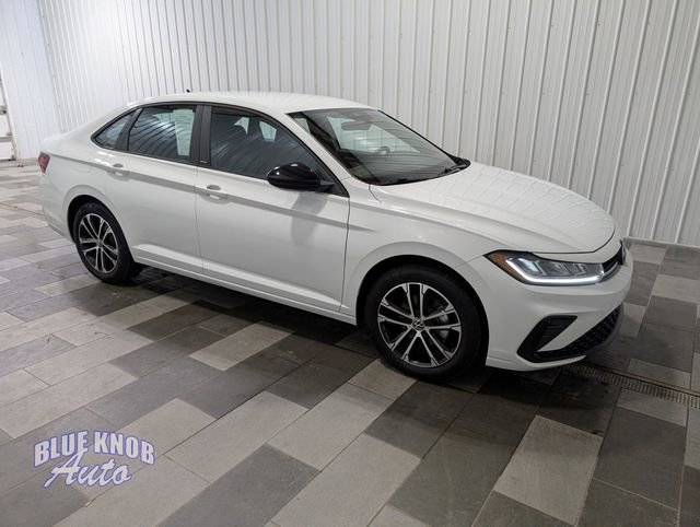 Used 2025 Volkswagen Jetta Sport image 5