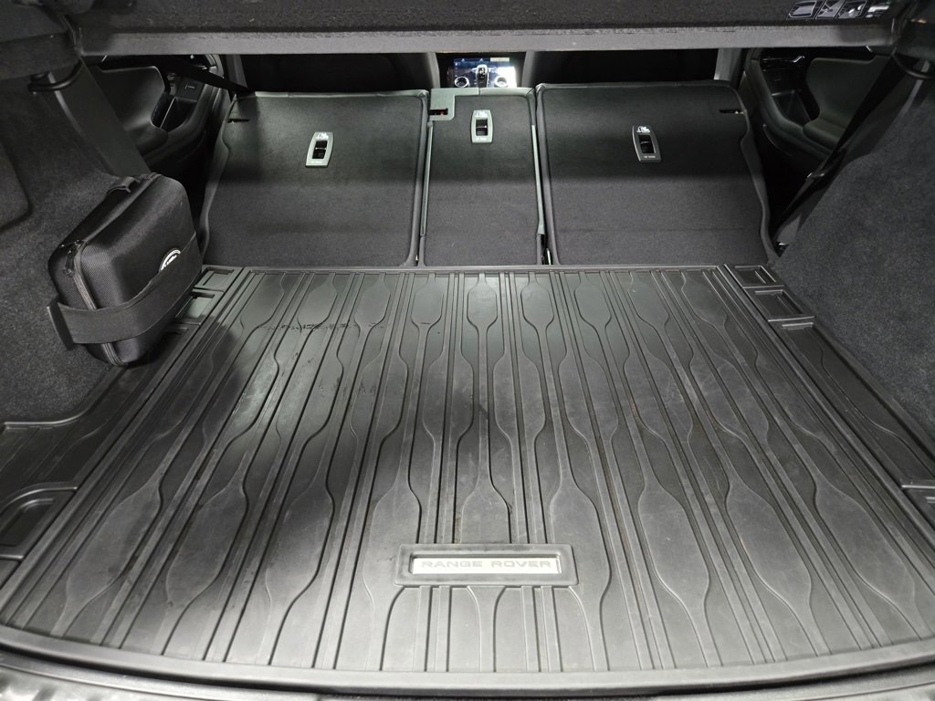 Used 2023 Land Rover Range Rover Evoque R-Dynamic SE image 46