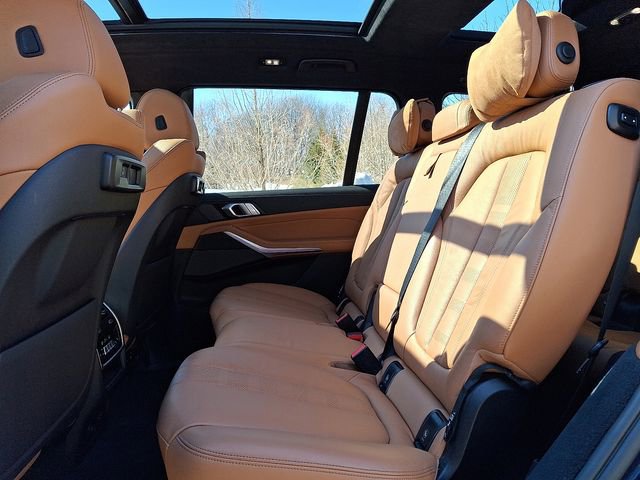 Used 2022 BMW X7 xDrive40i w/ M Sport Package image 11