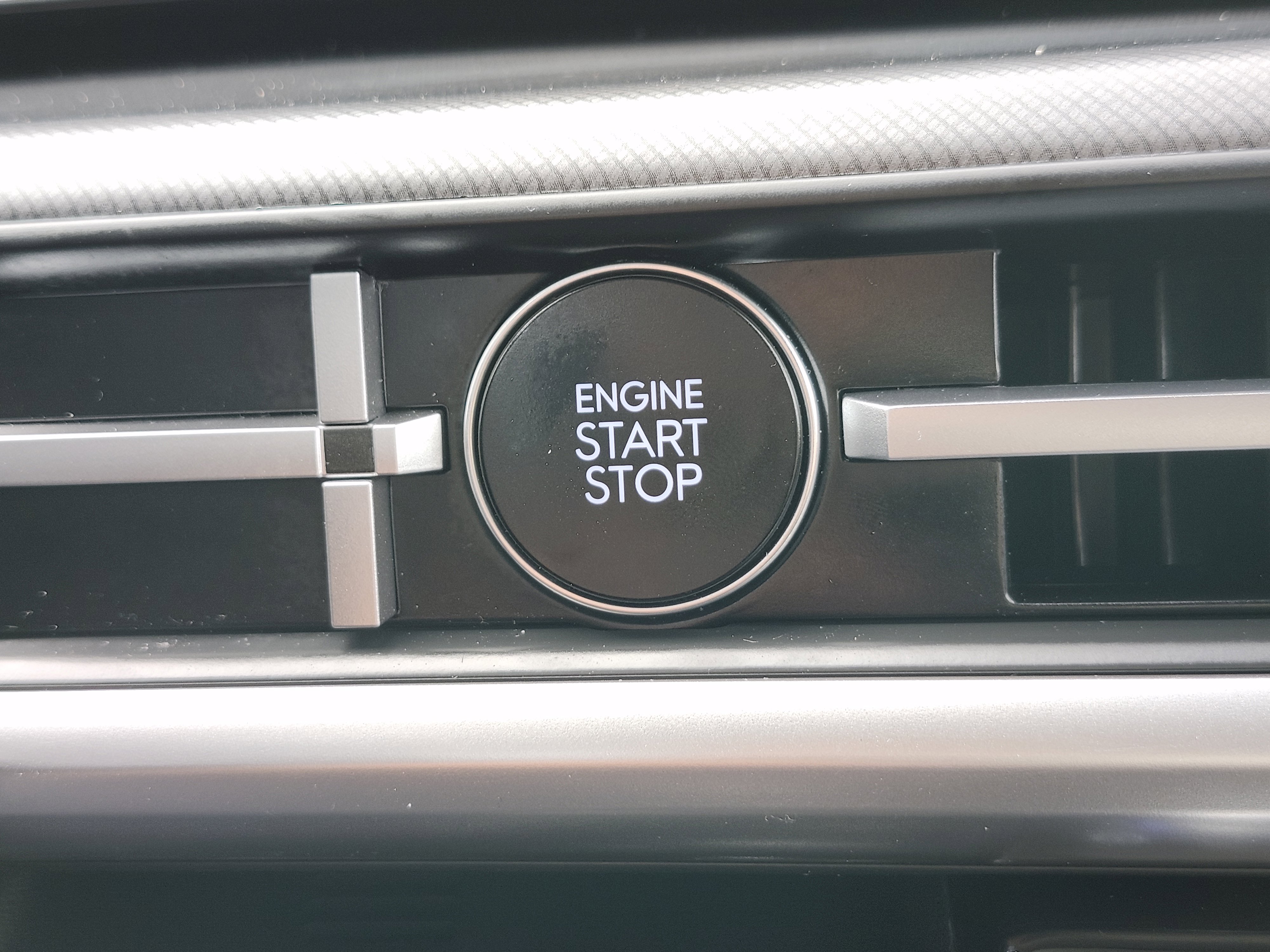 Used 2025 Hyundai Santa Fe SEL image 6